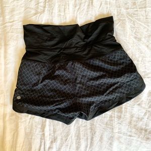 Lululemon shorts size 6